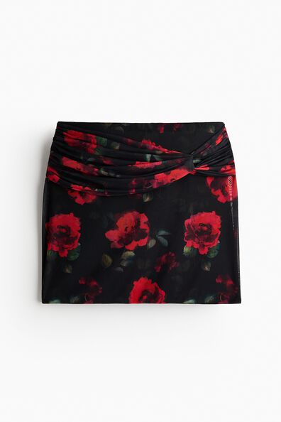 Link-detail mini skirt