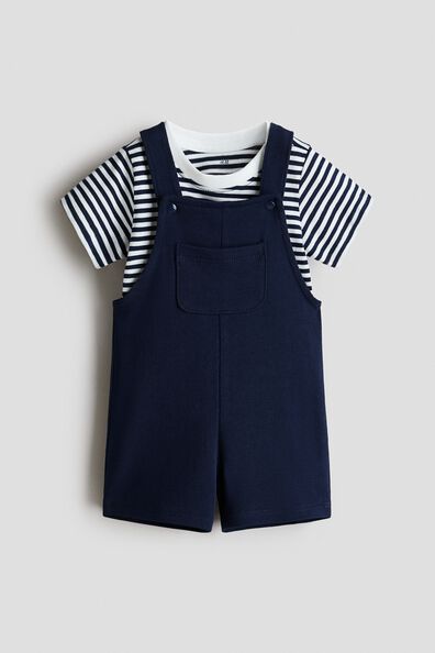2-piece T-shirt and dungarees set