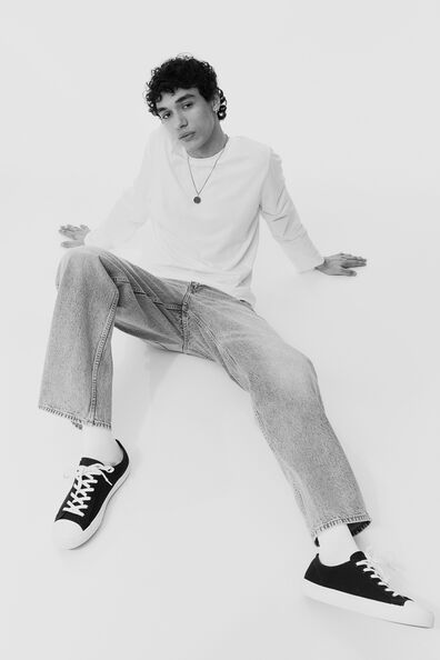 Straight Relaxed High Jeans