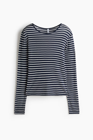 Long-sleeved fine-knit top