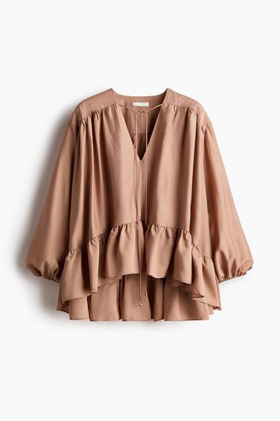Flounce-trimmed blouse