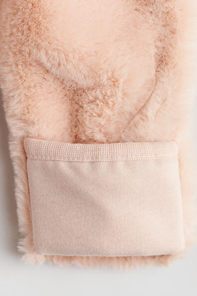 Розовый