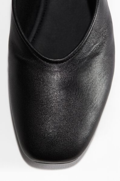 Leather ballet pumps