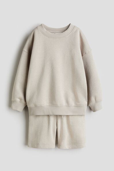 2-piece sweatshirt and shorts set