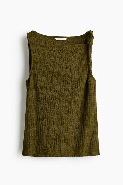 Twist-detail top
