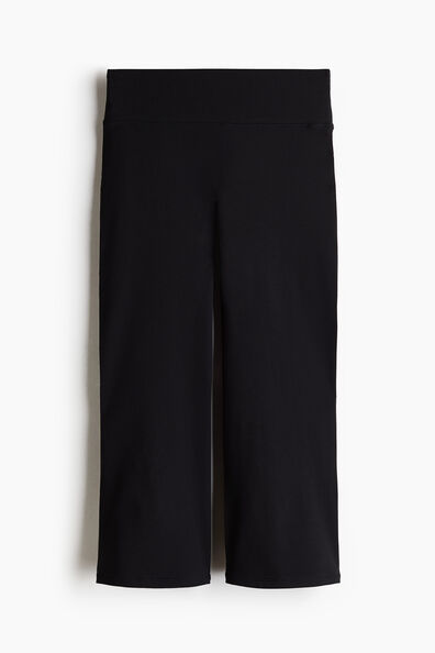Flared Capri Sports leggings with SoftMove™