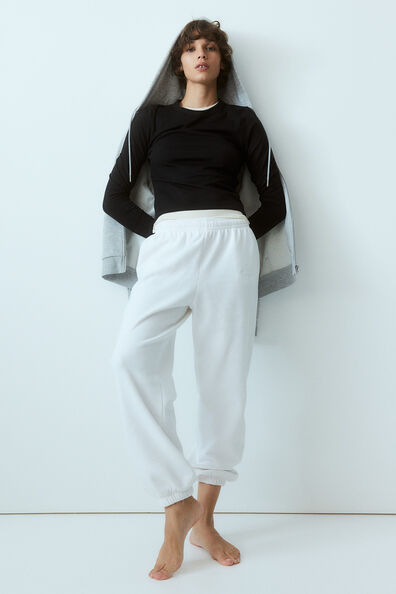 Long-sleeved top