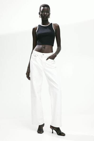 Lace-trimmed cropped top