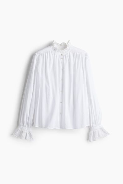 Broderie anglaise-detail blouse