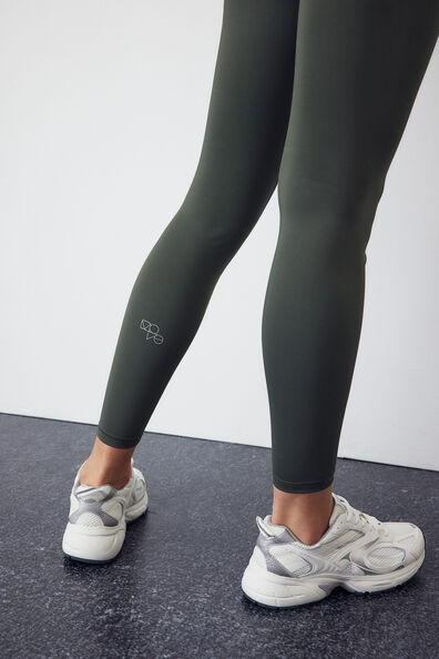 Sports leggings in DryMove™