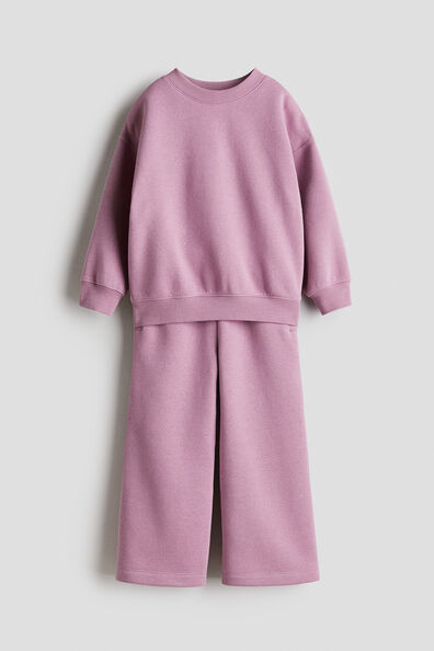 2-piece sweatshirt and joggers set