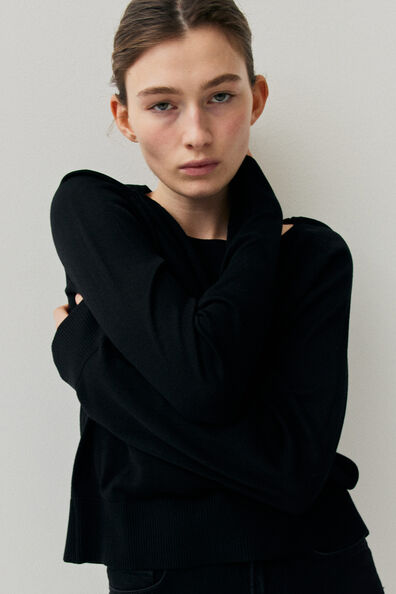 Fine-knit jumper