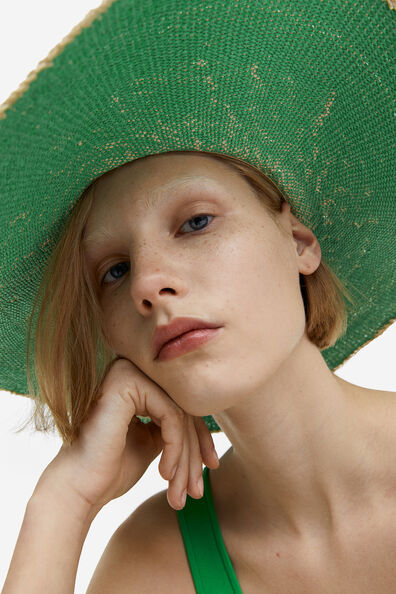 WIDE BRIM HAT MODEL 652233 IN NATURAL WOVEN STRAW