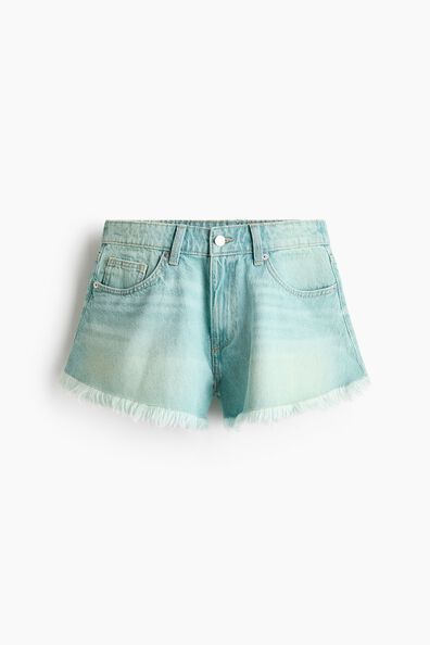 Frayed denim shorts