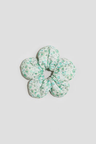 Petal-shaped scrunchie