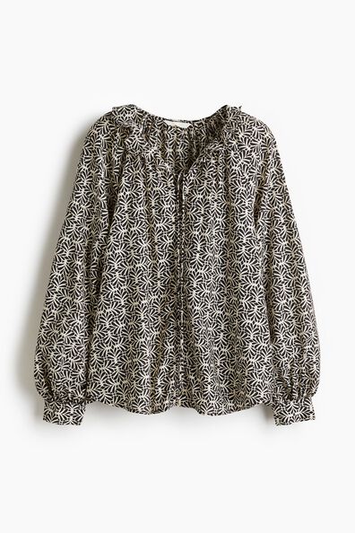Frill-collar blouse