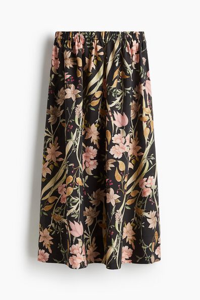 Voluminous skirt