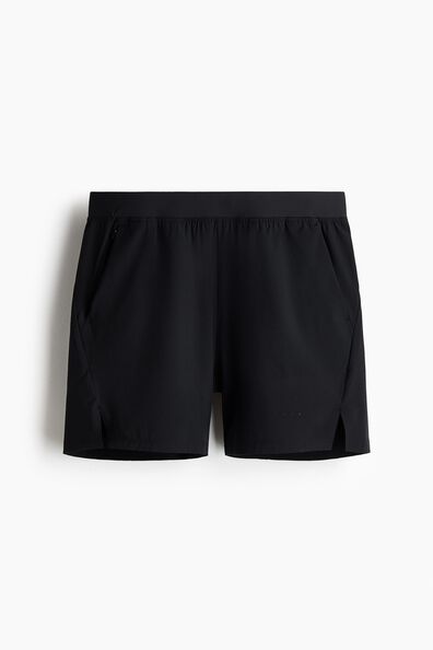 Mid-length sports shorts with DryMove™