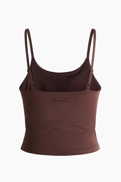 Integral-bra sports strappy top with SoftMove™