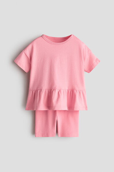 2-piece top and shorts set