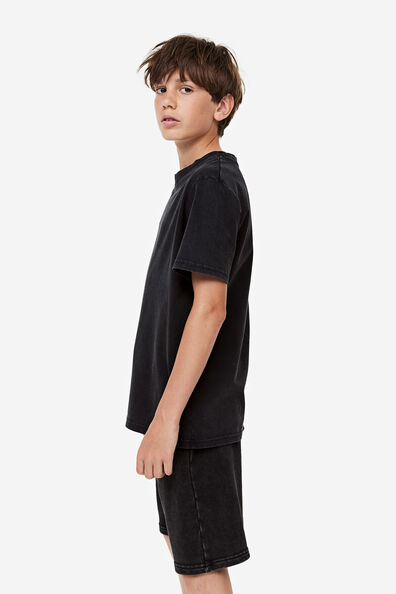 2-piece T-shirt and shorts set