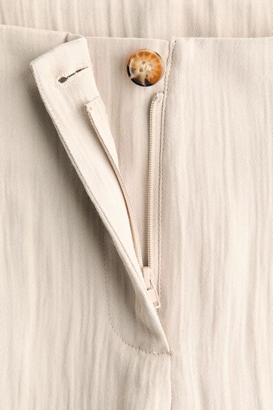 Бежевый