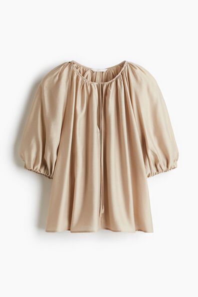 Balloon-sleeved blouse