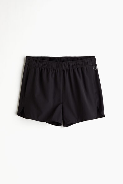 Sports shorts in DryMove™
