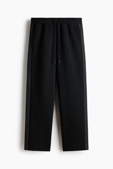 Loose Fit Sports joggers with DryMove™
