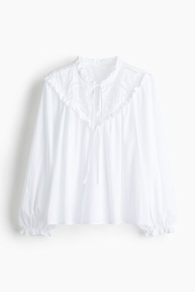 Broderie anglaise-detail blouse