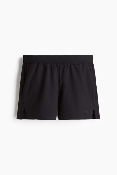 Short sports shorts with DryMove™