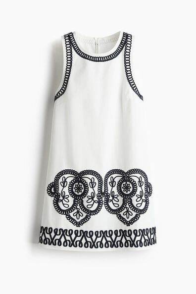 Embroidered shift dress