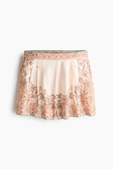 Pull-on shorts