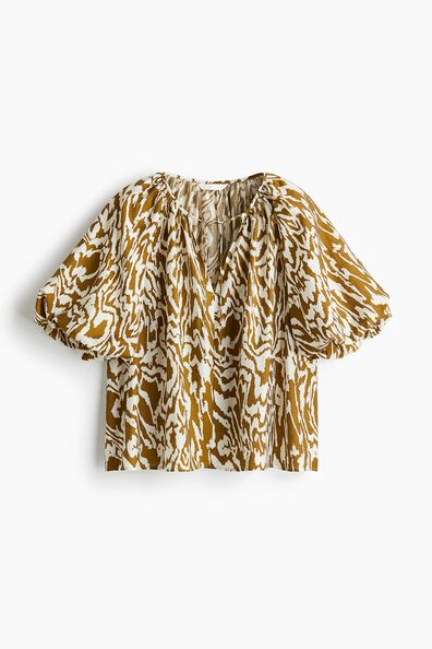 Balloon-sleeved blouse