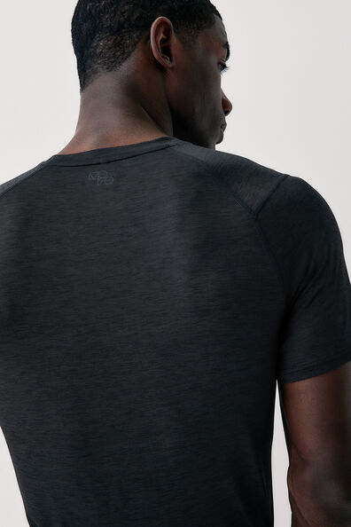 Muscle Fit Sports top with DryMove™