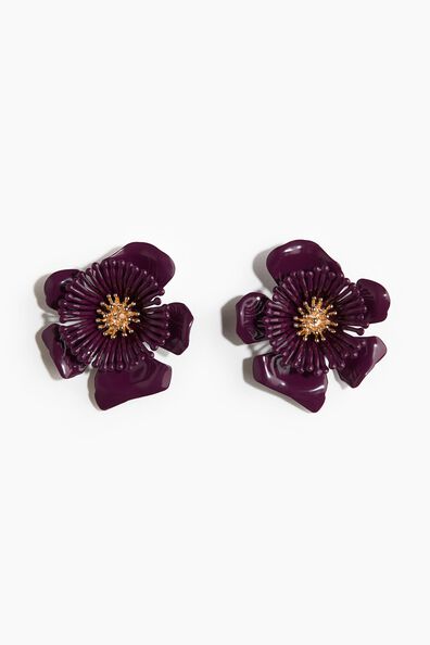 Flower-shaped statement earrings