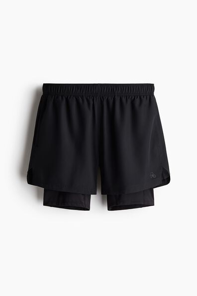 Double-layered sports shorts with DryMove™