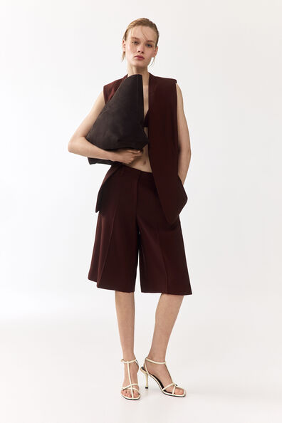 Коричневый
