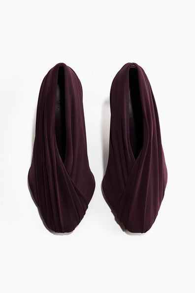 Draped court shoes