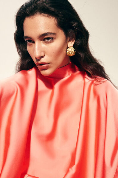 Textured hoop earrings