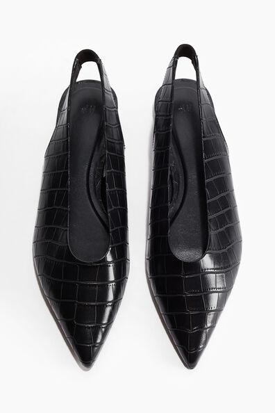 Pointed slingbacks