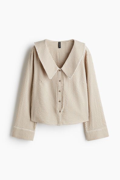 Peter Pan-collared blouse
