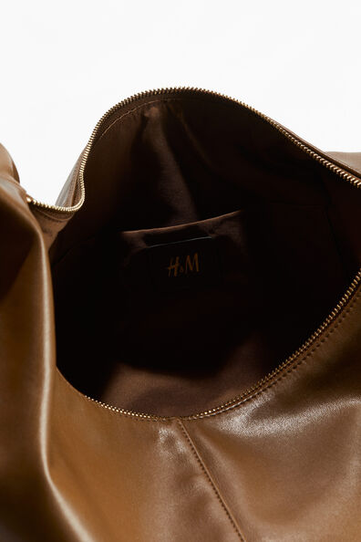 Rounded shoulder bag