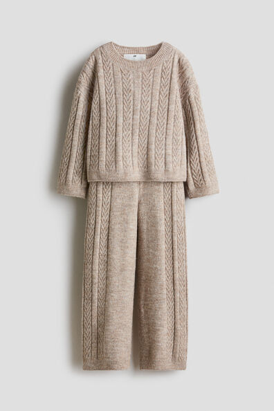 2-piece cable-knit set