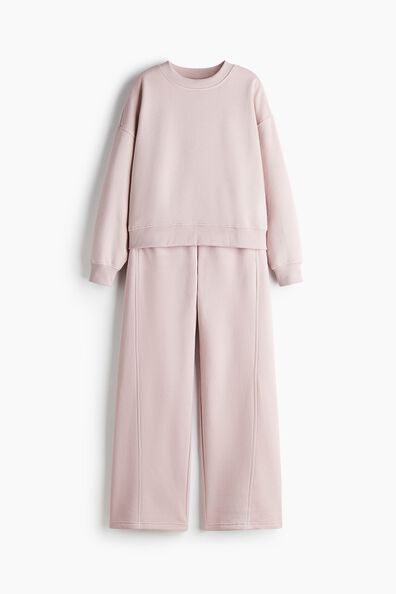 2-piece sweatshirt and joggers set