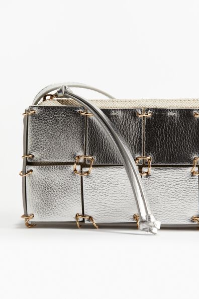 Interlinked shoulder bag