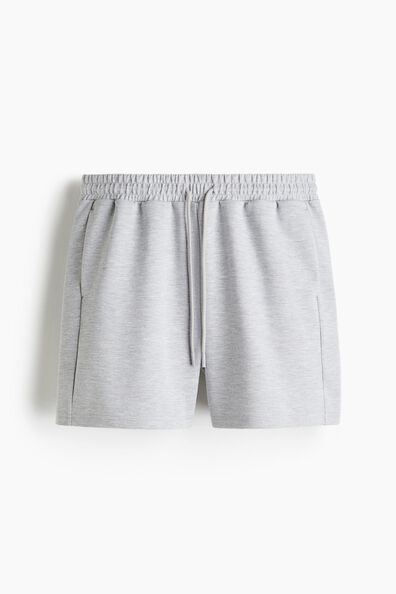 Mid-length sports shorts with DryMove™