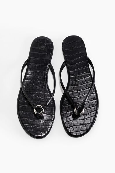 Ring-detail flip-flops