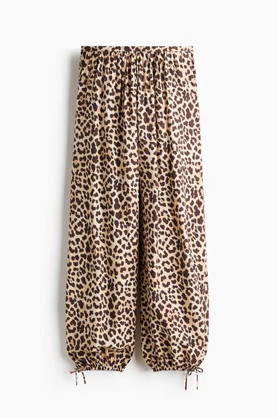 Barrel-leg trousers