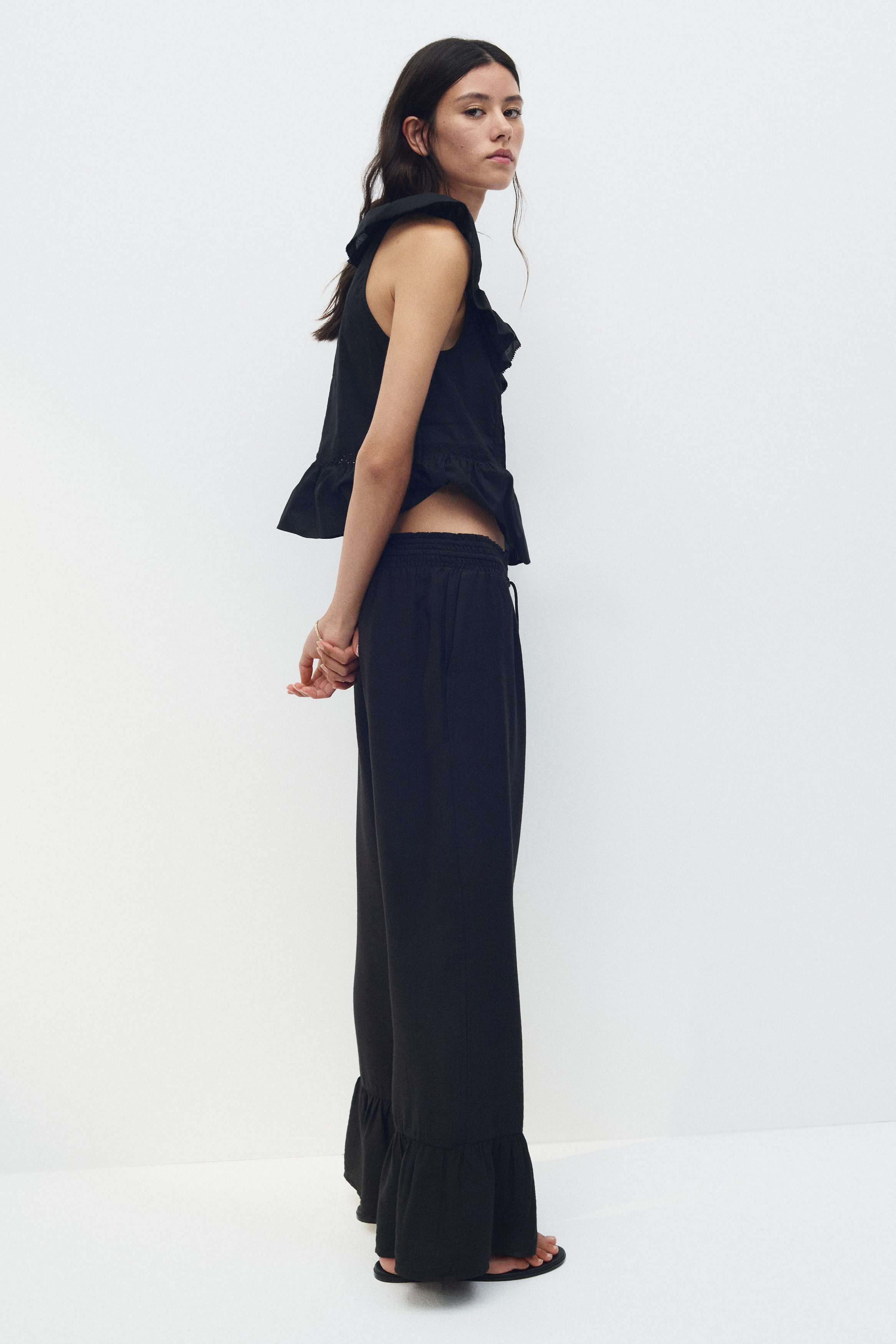 Frill-trimmed drawstring trousers